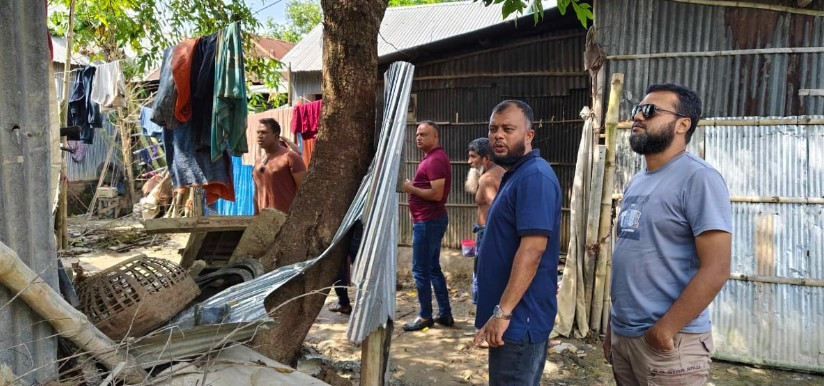 বন্যায় ক্ষতিগ্রস্ত ঘরবাড়ি পুনর্নির্মাণে অসহায় পরিবারের পাশে বিবেক